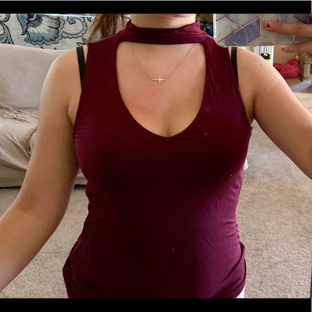 Gorgeous tank top with attached fabric choker!